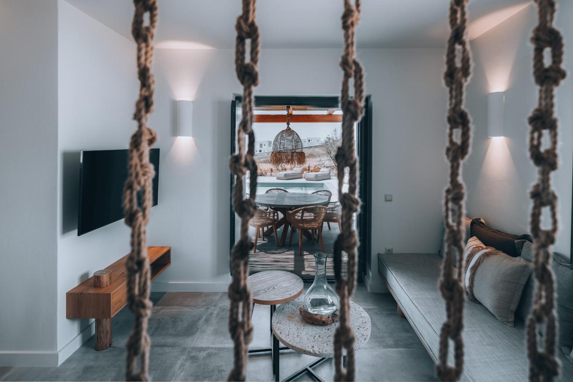 Kosmitis Suites & Villas ナウサ 部屋 写真